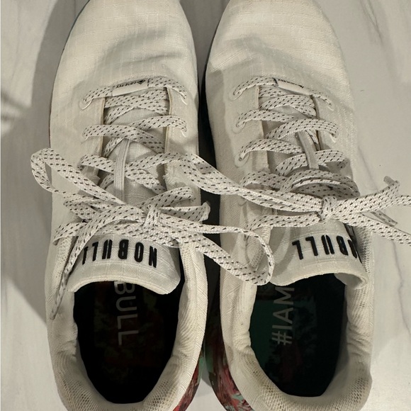 NOBULL White Sneakers with Minimalist Design that can be used for golfing.⛳️ - Picture 5 of 6